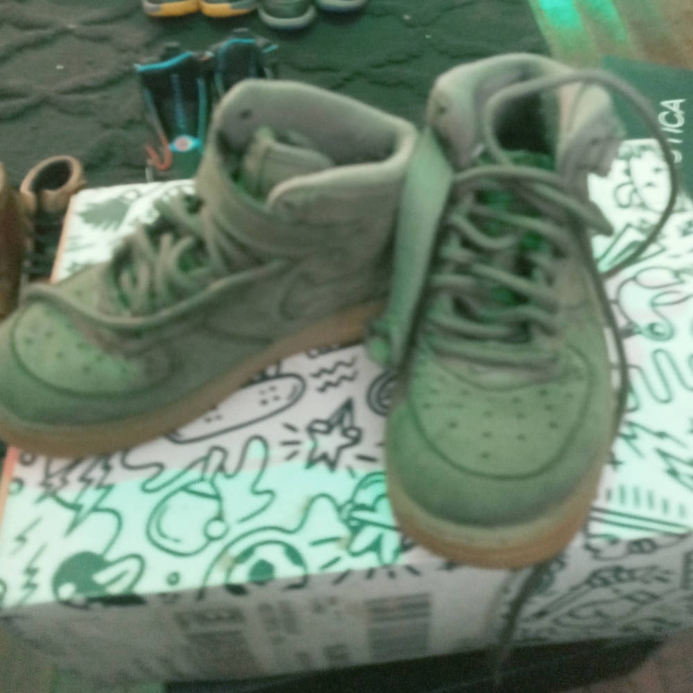 Shoes - Picture 3 of 3